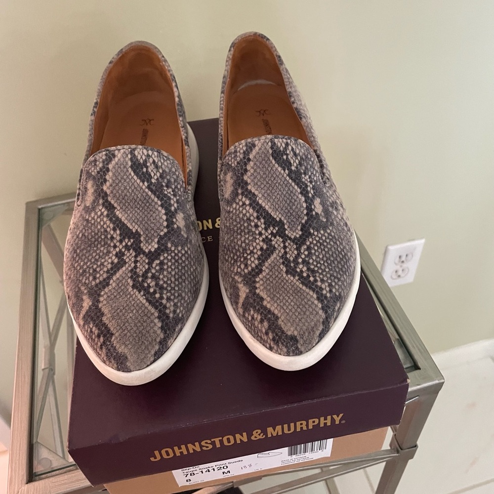 Johnston & Murphy EUC slip on shoe/ sneaker- worn 2x- Very clean -taupe& black